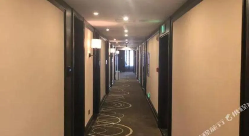 Xana Hotelle Zhengzhou North Passenger Terminal North University Town Hotel